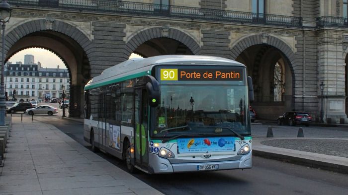 Violent incendie dans un bus RATP à Paris