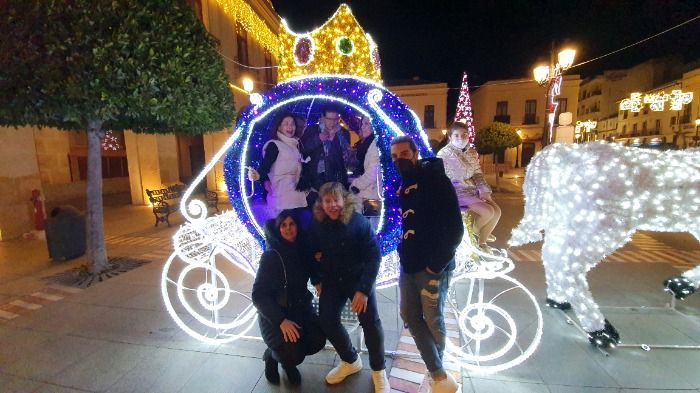 Acto vandálico en Ronda: Señoras de avanzada edad deciden destrozar el carruaje de Papa Noel!.